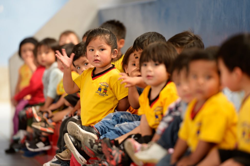 Kinder, 2 und 3 Jahre, im Sportunterricht, Montessori-Kindergarten und -Grundschule "Kinderhaus Santa Maria Magdalena Postel", Cochabamba, Departamento Cochabamba, Bolivien; Foto: Florian Kopp/SMMP