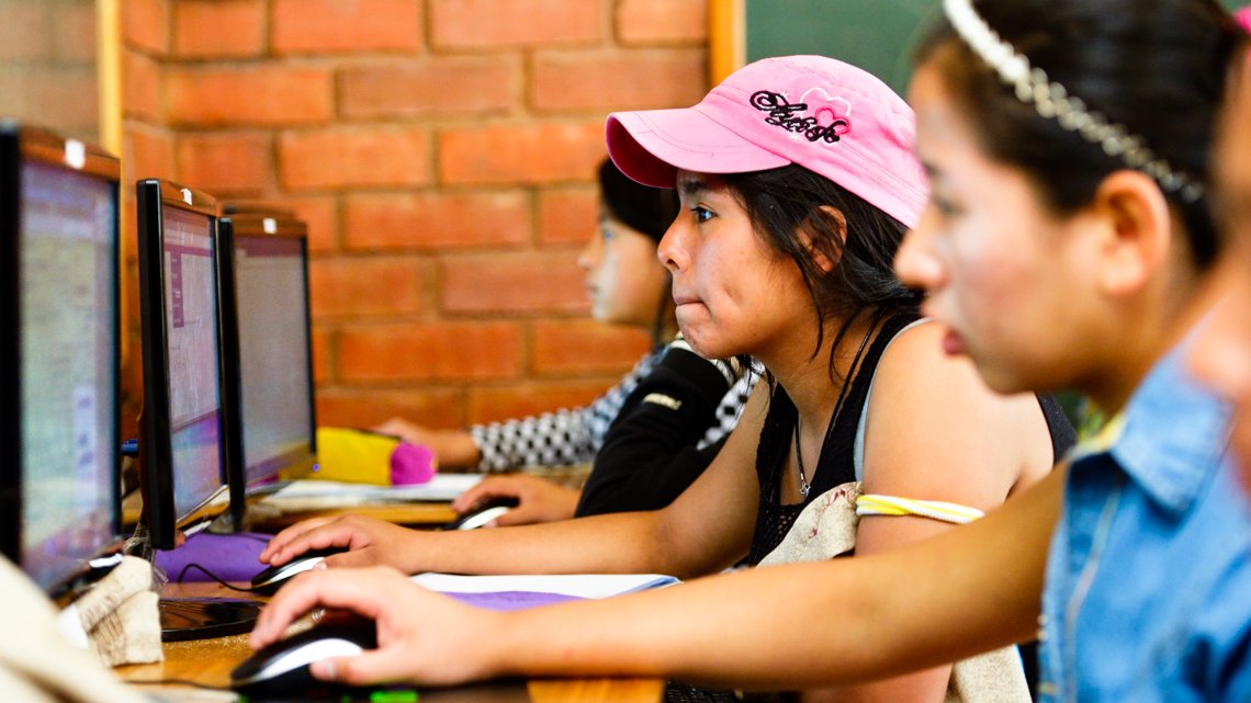 Informatik-Unterricht, Kinderheim Comunidad La Providencia, Cuatro Esquinas, Departamento Cochabamba, Bolivien; Foto: Florian Kopp/SMMP